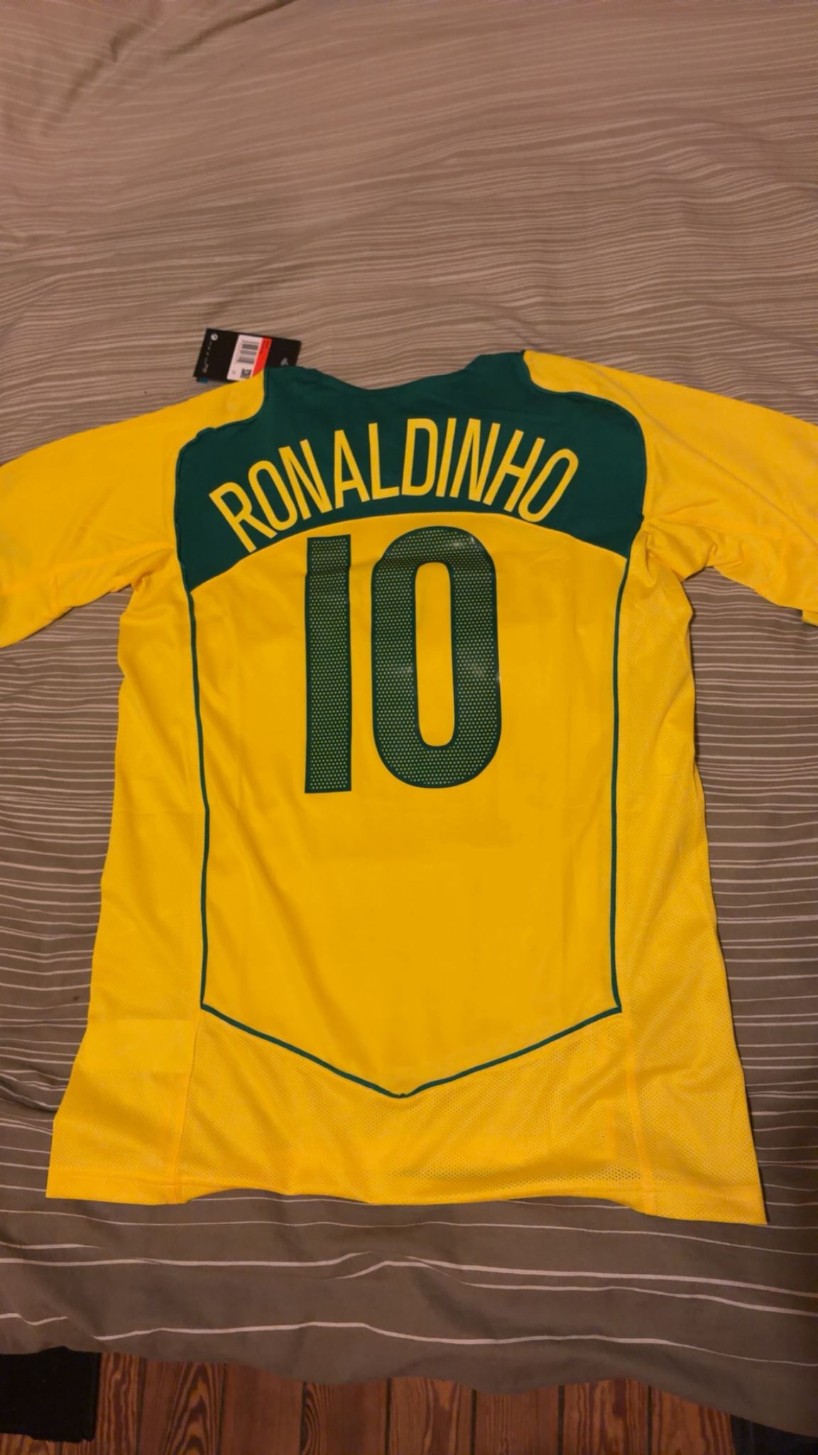 Maillot rétro Brésil 2004 vu de dos, flocage RONALDINHO numéro 10
