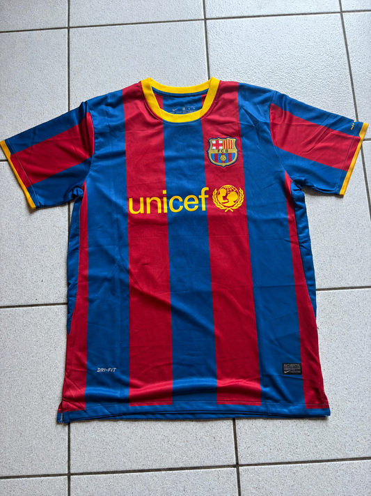 Maillot rétro FC Barcelone 2011 blaugrana à col jaune, sponsor unicef, vue de face